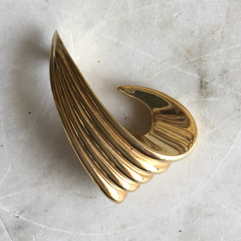 Sarah Coventry brooch